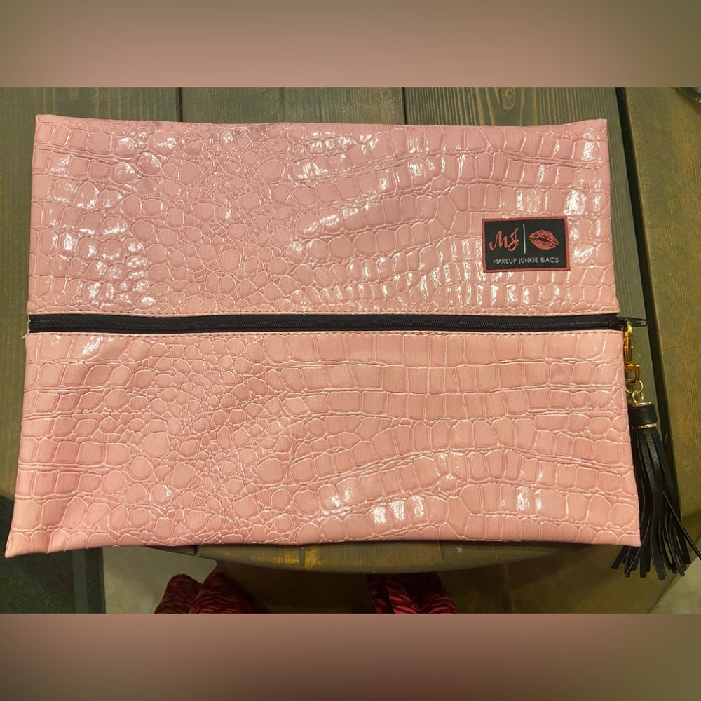 NWOT Makeup Junkie Large Makeup Faux Pink Snake Skin Bag